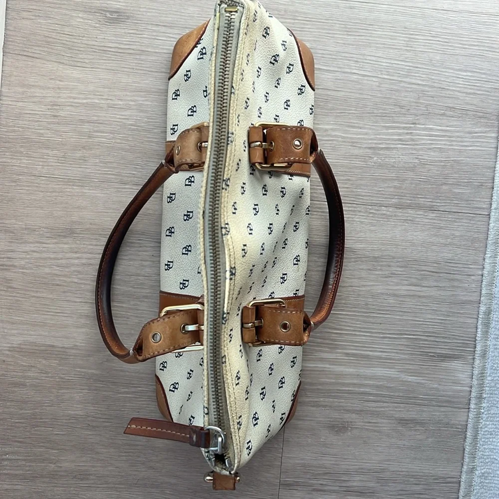 Vintage Dooney & Bourke White Domed Shoulder Satchel - Picture 2 of 6